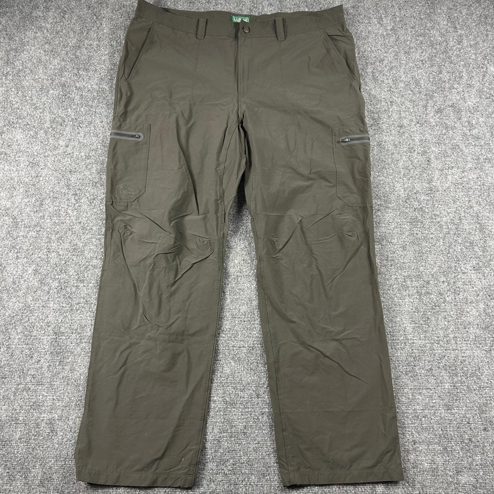 L.L. Bean Cargo Pants Mens 40x30 Green Hiking Outdoor Technical Lightweight