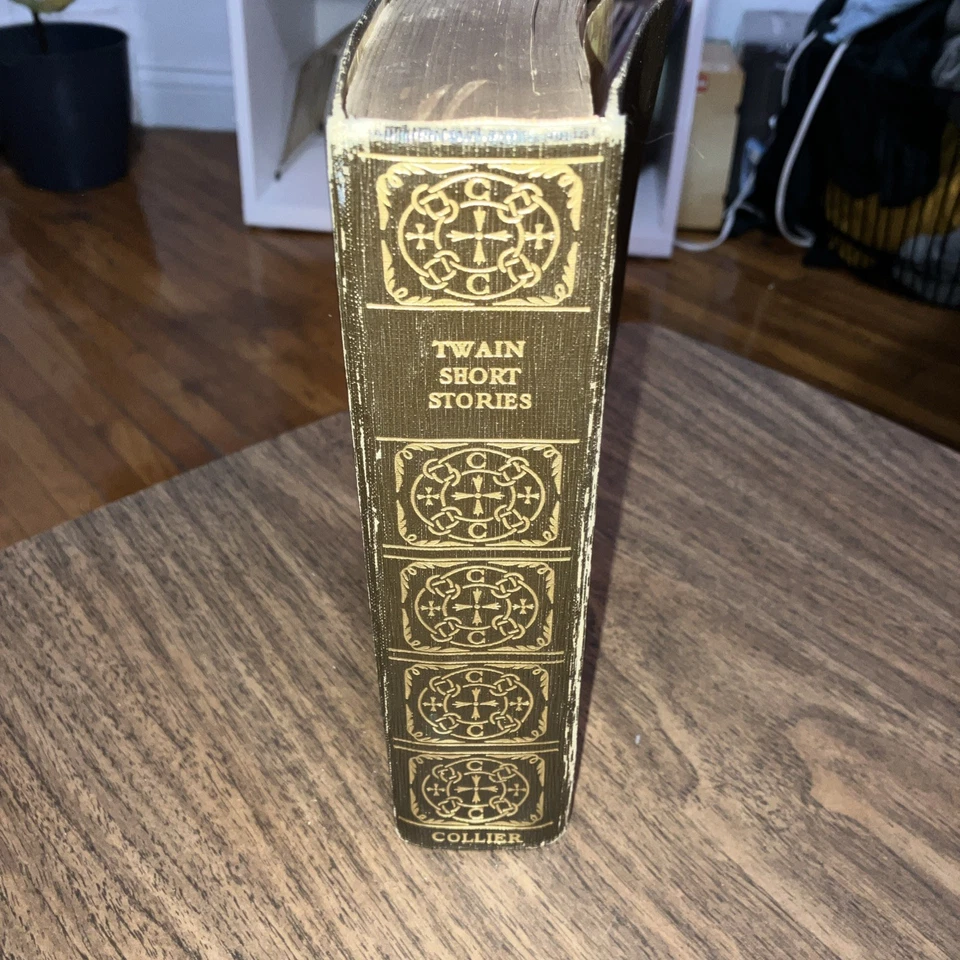 The Complete Short Stories and Famous Essays of Mark Twain 1928 Volume One - Image 2 of 4