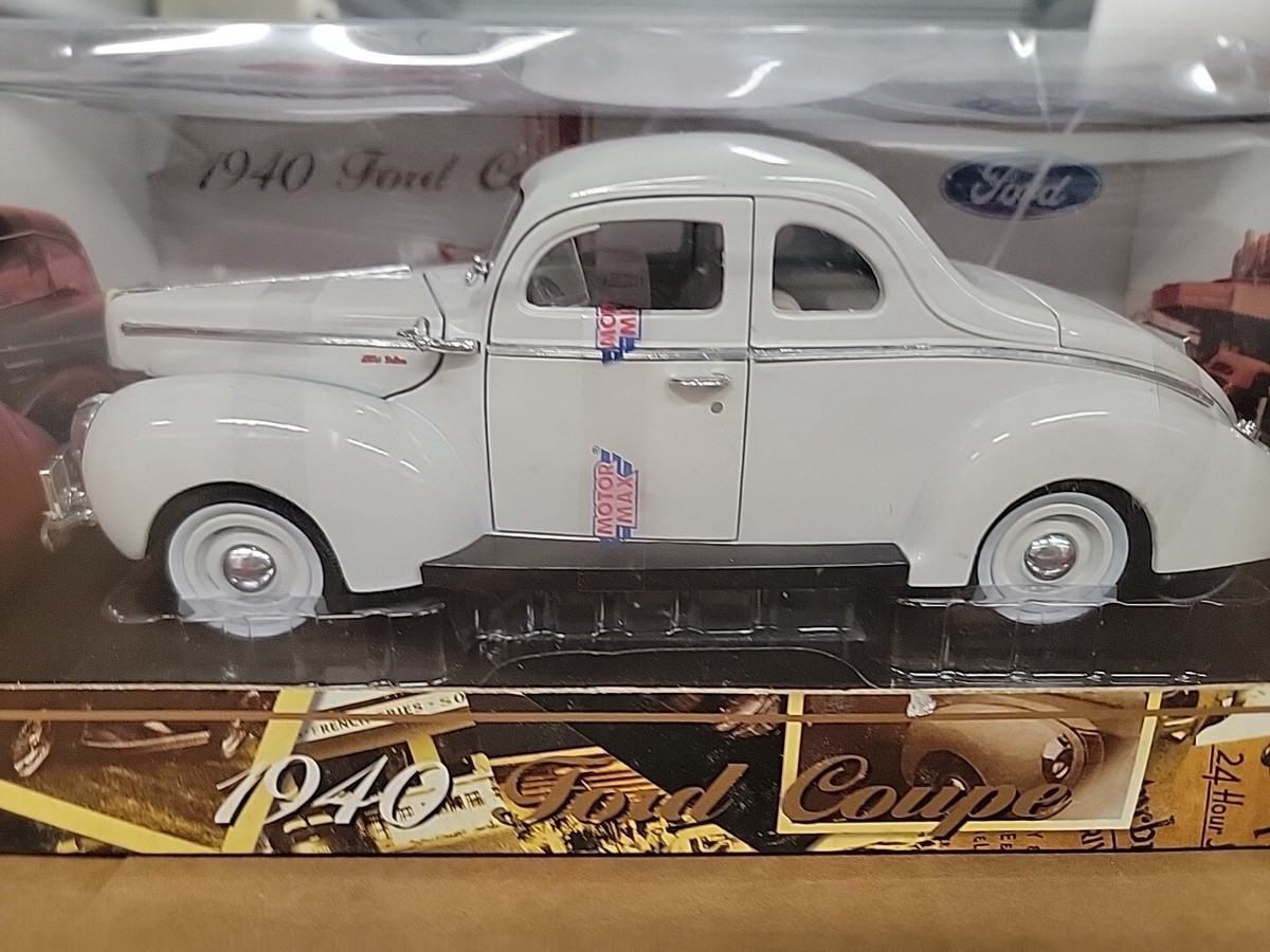 '40 Fordフォード Deluxeデラックス Coupeクーペ 1/18 40 Fordフォード Deluxeデラックス Coupeクーペ 1/18 - メルカリ