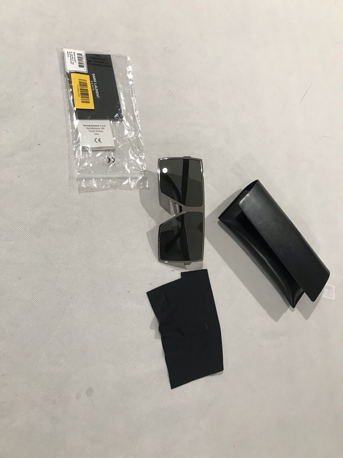 Occhiali da sole Saint Laurent oversize. 650€