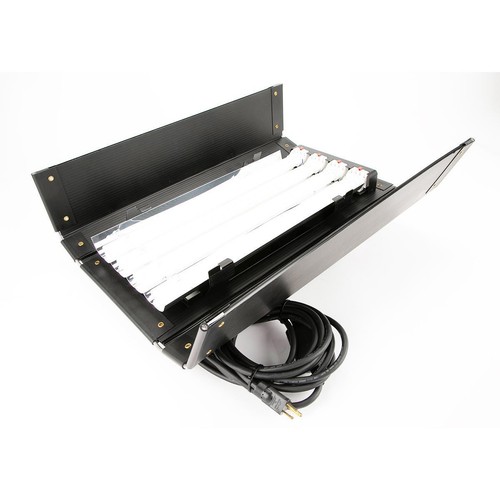 Kino Flo Diva-Lite 401 Fixture with Built-in Barndoors - Picture 2 of 6