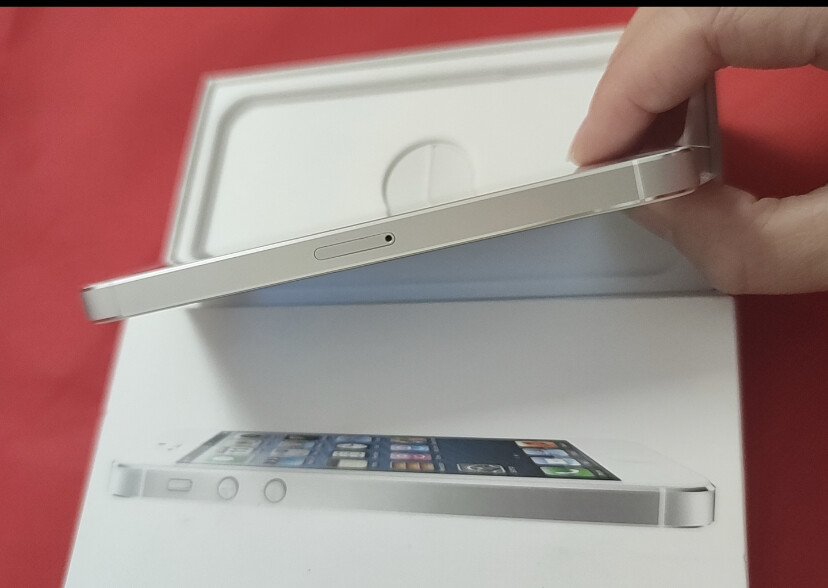 Sealed Apple iPhone 5 16GB 32GB 64GB White Black gold Smartphone