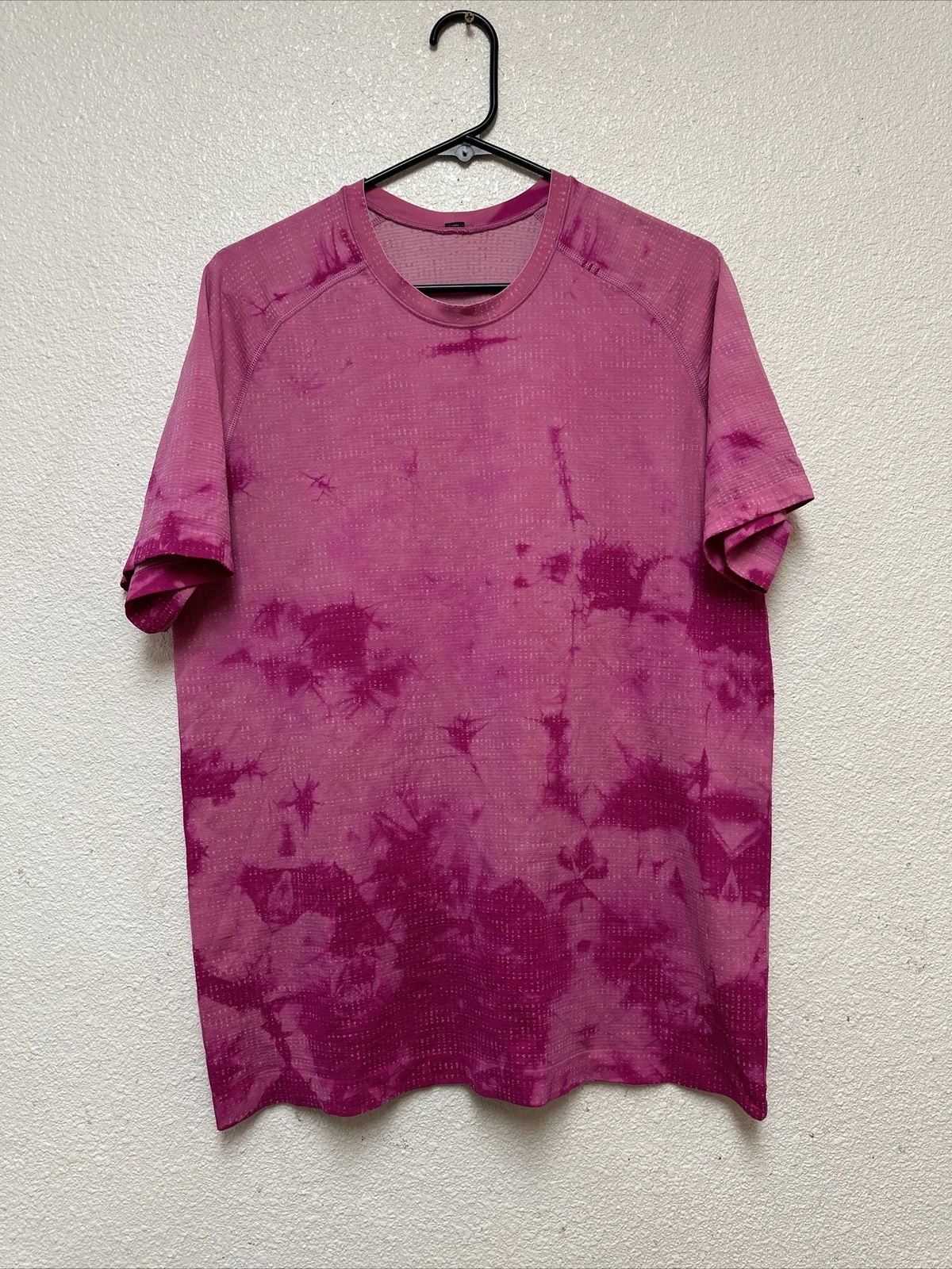 Lululemon Men’s Metal Vent Tech Pink Tie Dye T Shirt 2.0 Sz L
