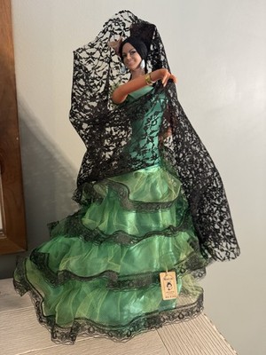 VINTAGE SPANISH  MARIN FLAMENCO DANCER DOLL BUILT IN STAND GREEN BLACK DRESS 16 