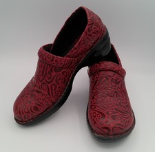 BOC Born Embossed Clogs Peggy Shoes Women  s Leather C45789 Slip On Sz 10