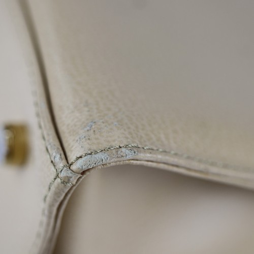 Salvatore Ferragamo Gancini Shoulder Bag Leather Light Beige Gold Hardware 21 i - Picture 7 of 9