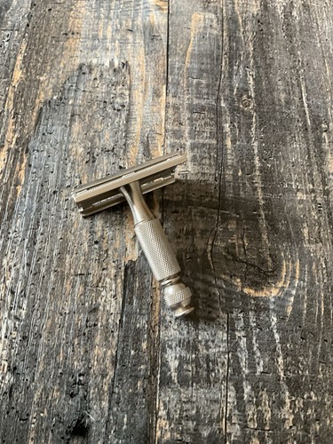 Vintage Gillette Razor 1966 L4 Code 3 Piece Travel Double Edge Safety Razor USA