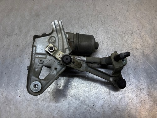 Tringlerie et moteur d'essuie-glace avant