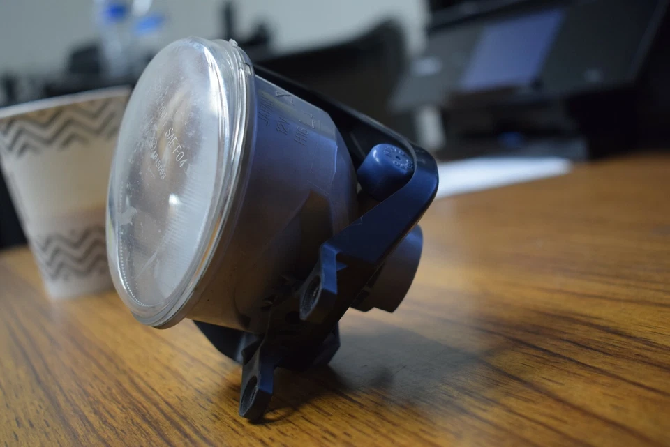 Faro antiniebla lateral izquierdo Toyota 4runner 2014-2019 OEM de fábrica Foto 3 de 4