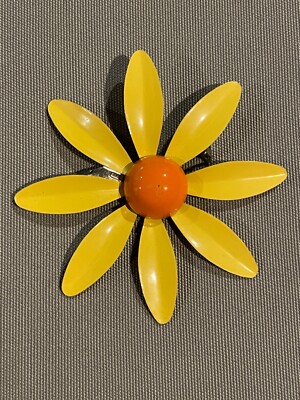 Vintage Yellow And Orange Flower Pin /Brooch Metal And ENAMEL DAISY COLORFUL