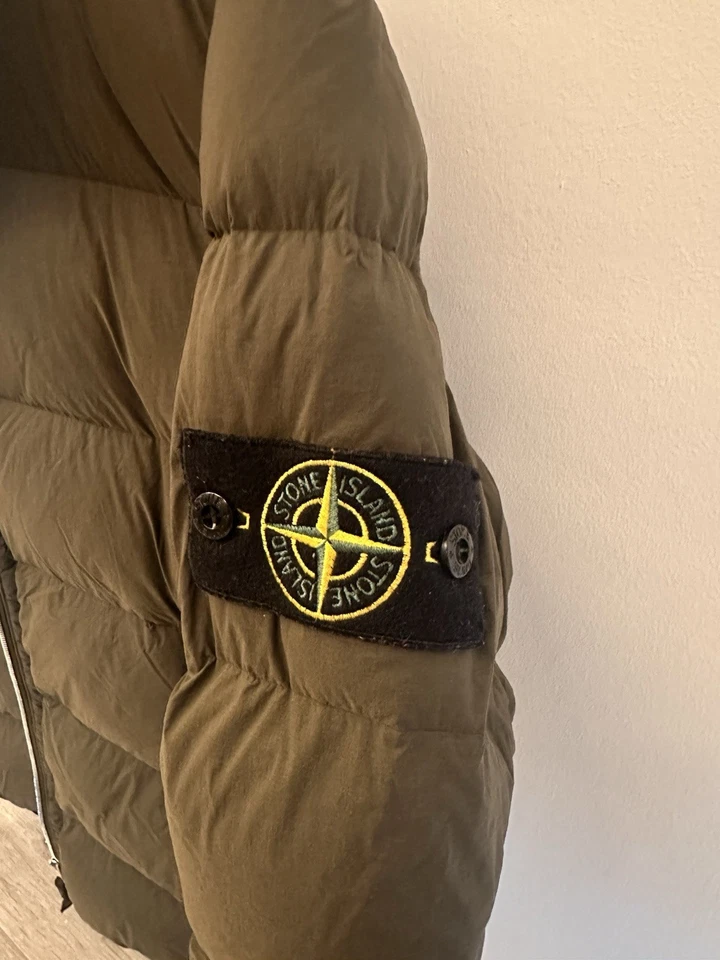 Stone Island Herren Daunenjacke grün Kapuze Reißverschluss kurz XL 791543728 - Bild 2 von 4
