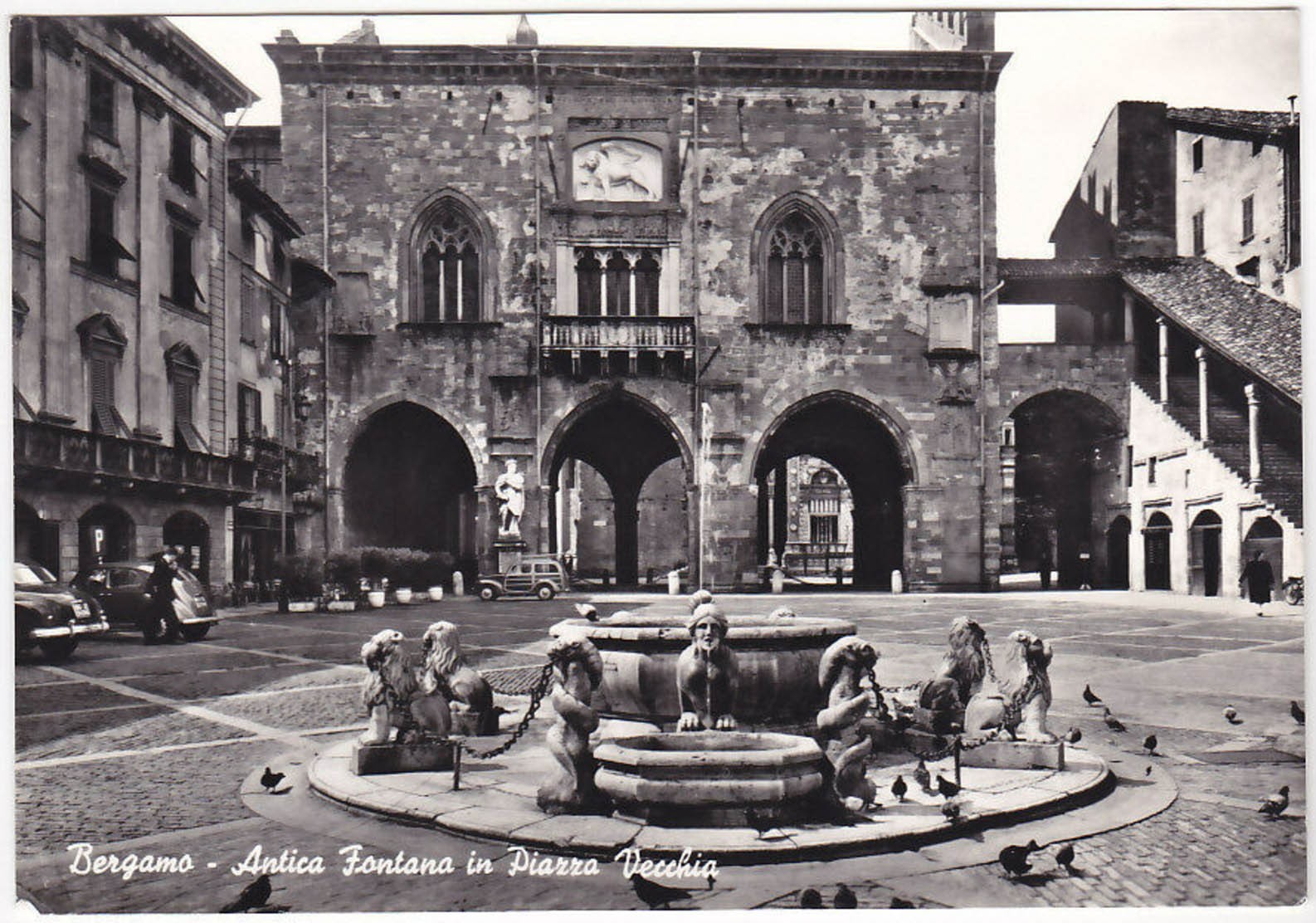 BERGAMO - ANTICA FONTANA IN PIAZZA VECCHIA -45396-