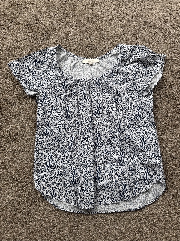 LOFT Women’s Medium White Navy Floral Printed Short Sleeve Blouse EUC