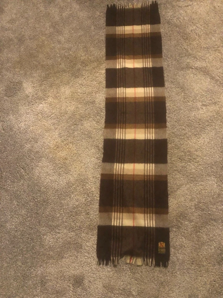 Bufanda multicolor. Marrón, beige, tostado y blanco con fina raya roja. 52"x11" Foto 2 de 3