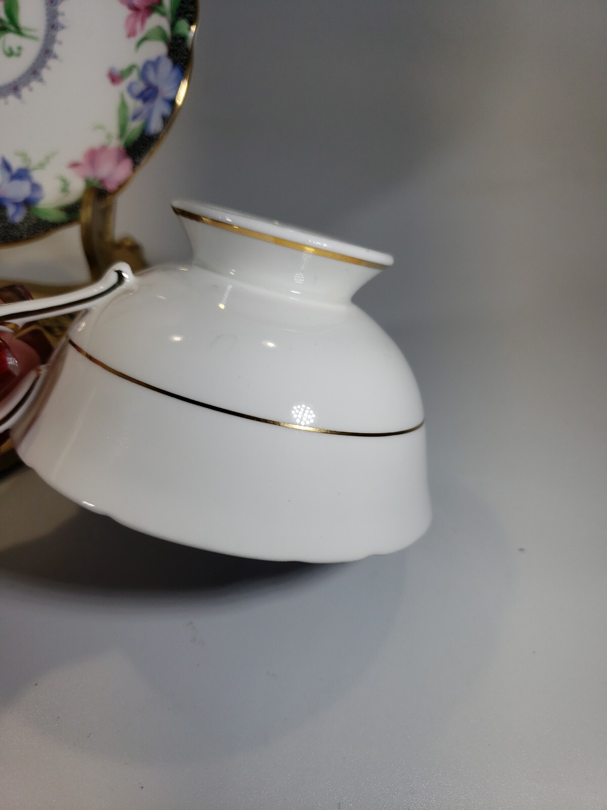 Exquisite Floral Paragon Bone China Tea Cup And Saucer