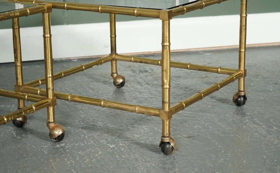 HOLLYWOOD REGENCY GOLDEN BAMBOO COFFEE TABLE SET WITH 2 SIDE TABLES ON CASTORS - Image 3 of 4