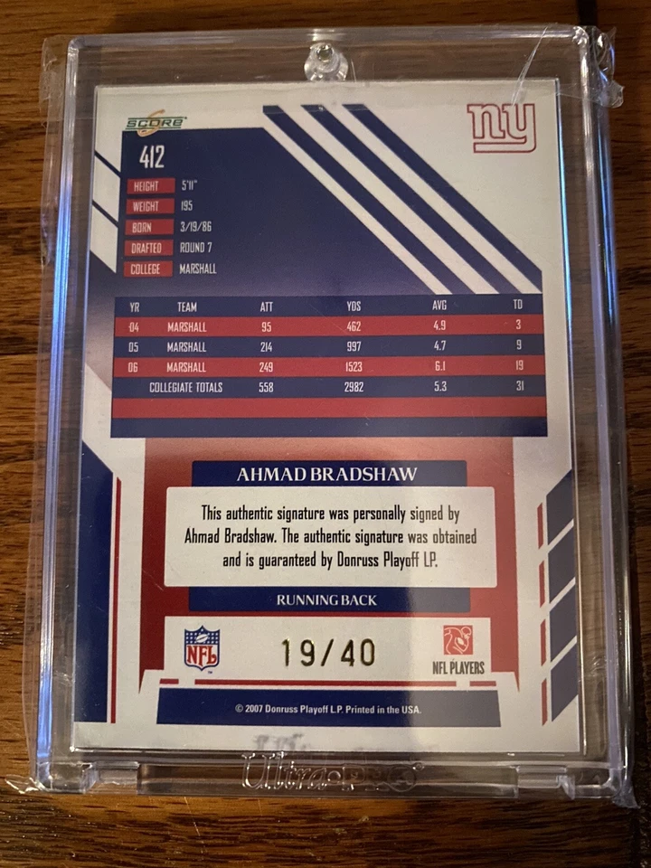 2007 Score Select Ahmad Bradshaw Gold Zone Signature 19/40 - Image 2 of 2