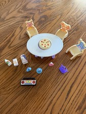 1999 Barbie's Little Sister Kelly Surprise Birthday Party Playset Not Complete