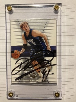 Upper Deck 2004 UD Glass Dirk Nowitzki #9 Autograph Dallas Mavericks