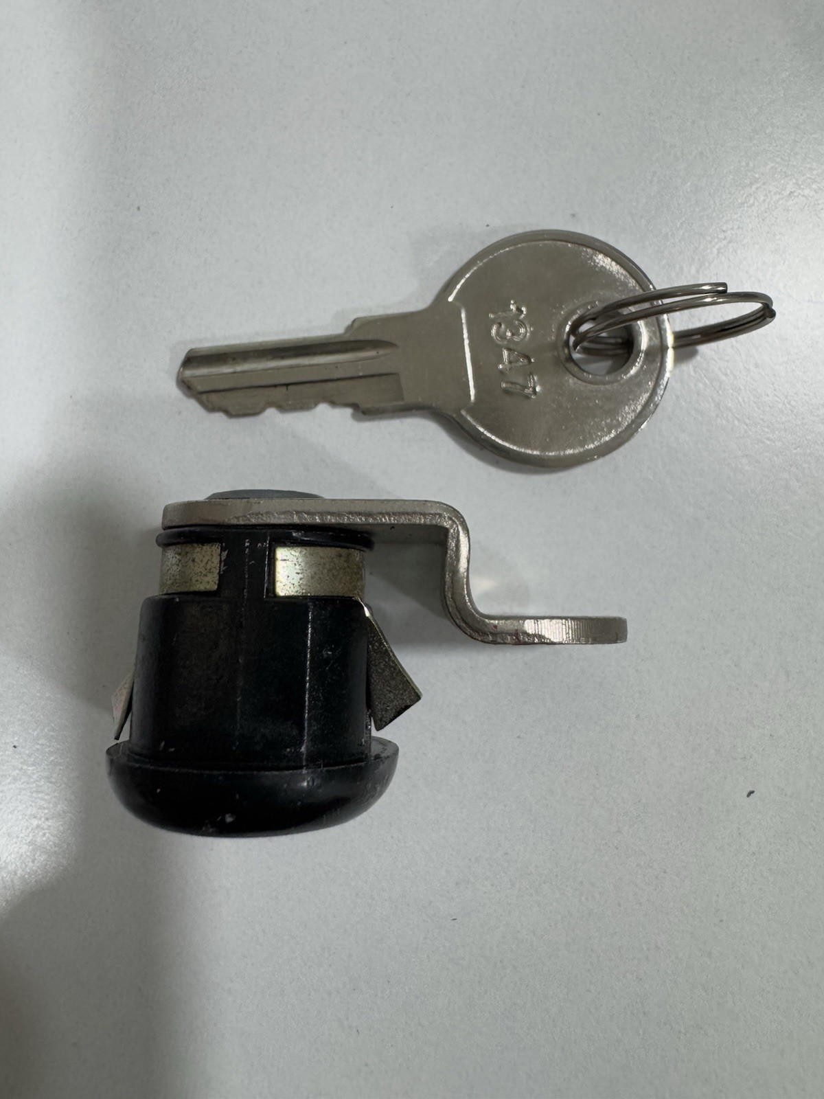 SILENT KNIGHT FIRE ALARM CONTROL PANEL REPLACEMENT LOCK And 1 Key.