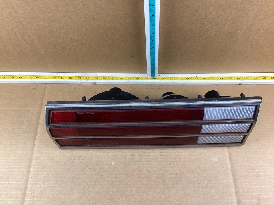 Conjunto de luz trasera izquierda del lado del conductor Dodge Aspen 1979-1980 4076105 Foto 2 de 4