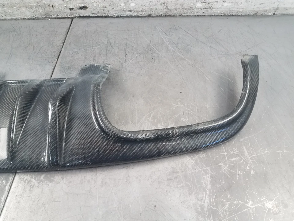 2011 梅赛德斯奔驰 AMG C 63 后保险杠碳扩散器 - * #7010 — 第 2/4 张图片