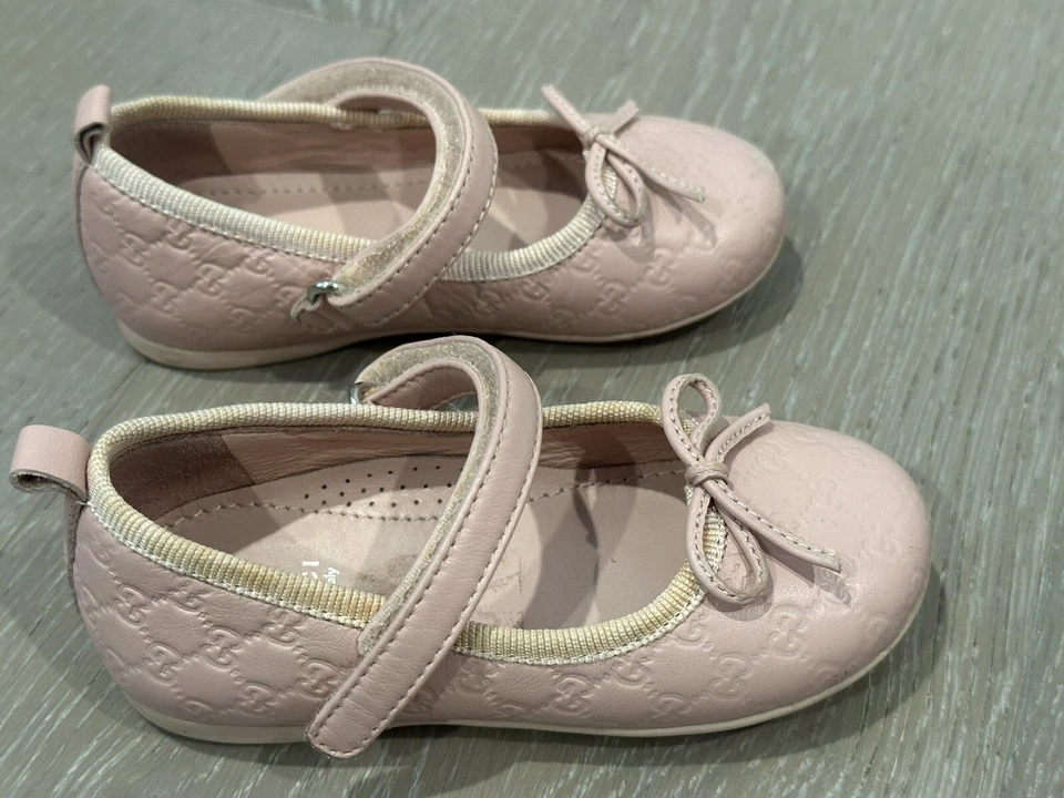 Auténticas sandalias Gucci para niñas Mary Jane en relieve 22/5/6 Foto 4 de 4