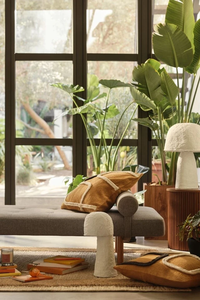 H&M Home con Apliques Funda de Cojín Oscuro Amarillo Mostaza Bohemio - Imagen 2 de 3