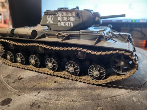 1:35 Built Soviet KV-8S - Picture 3 of 14