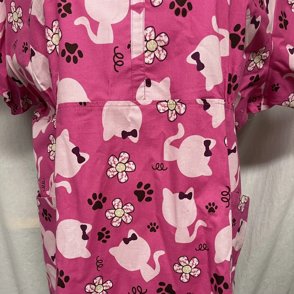 Sanibel Scrubs Nurse Scrub Top Woman’s 2 pockets Cat Bow Paws Pink 4XL New - Image 4 of 4