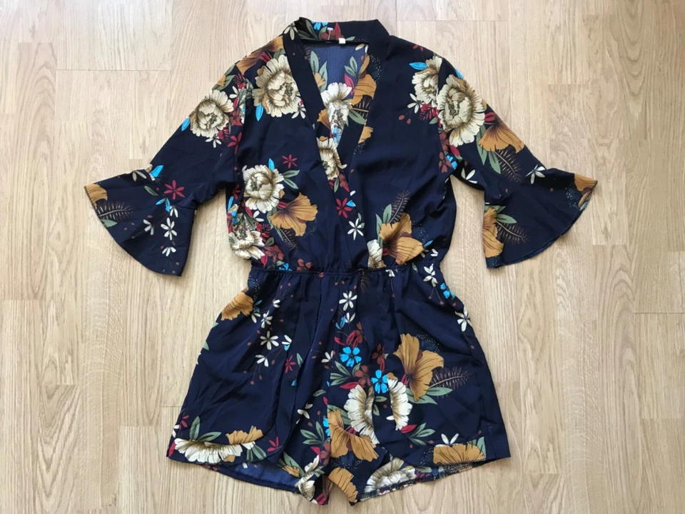 Einteiler / Shorts und Bluse Gr.S * Neuwertig * Festlich/Urlaub * Overall 36 - Bild 2 von 4