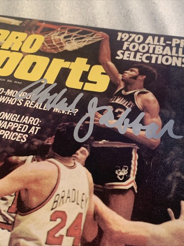 KAREEM ABDUL JABBAR AUTOGRAPHED hand signed 1970 Pro Sports Magazine HOF! - Picture 2 of 7