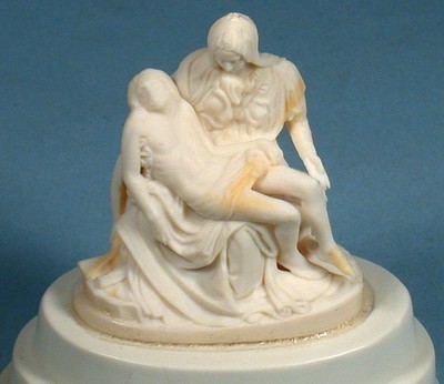 1964-65 New York Worlds Fair Pieta Souvenir Statue Vatican