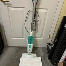 Shark S1000WM Steam Mop Cleaner w/XL Removable Water Tank & 2 new mop Heads