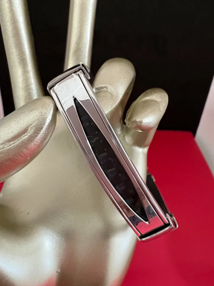 男式不锈钢黑色橡胶扣编织手链 — 第 3/4 张图片