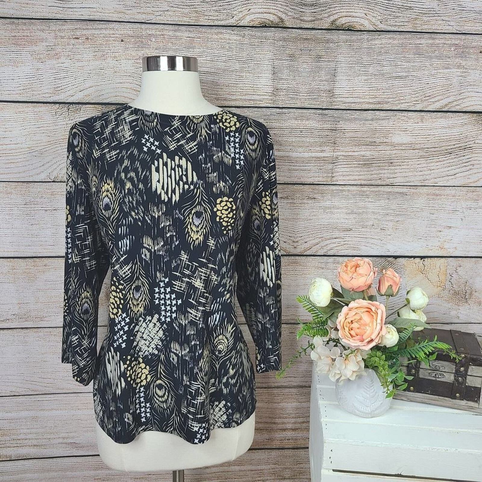 JM Collection Peacock Abstract Graphic Tee in Size Large