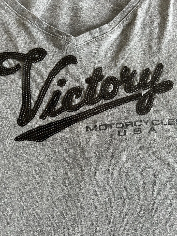 Camiseta gris lentejuelas Victory Motorcy para mujer talla 2xl Foto 2 de 4