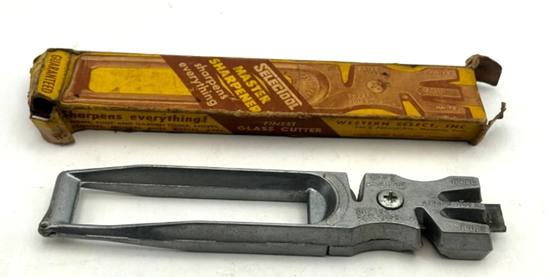 Vintage Master Sharpener Knife Scissors Sharpener Pat Pend Made In USA w Box