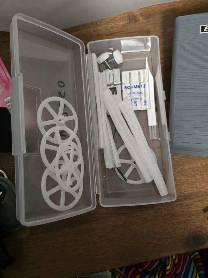 Brother CV3550 Coverstitch Top-Stitch Maschine, kaum benutzt, für Anfänger, OVP - Bild 4 von 4