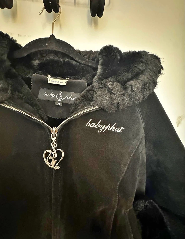 Jaqueta de camurça Baby phat (Querendo COMÉRCIO)  - Imagem 2 de 3