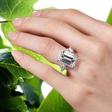 Customized 950 Platinum Ring Lab Grown Diamond IGI E F VVS2 Emerald Cut 12 Ct