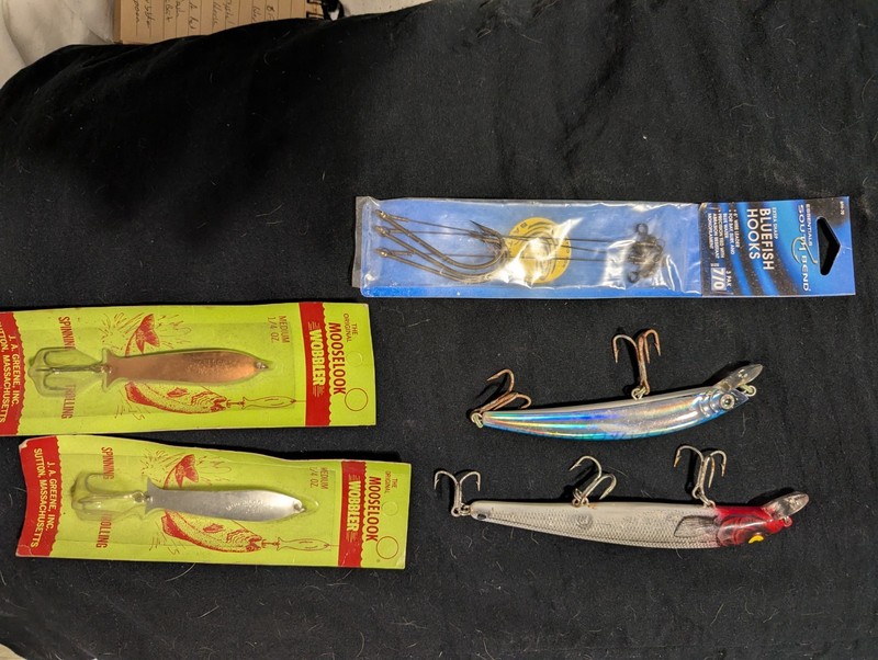 Vintage Fishing Lures And Hooks. YO-zuri , Bomber Long A, Moose Look, South Bend