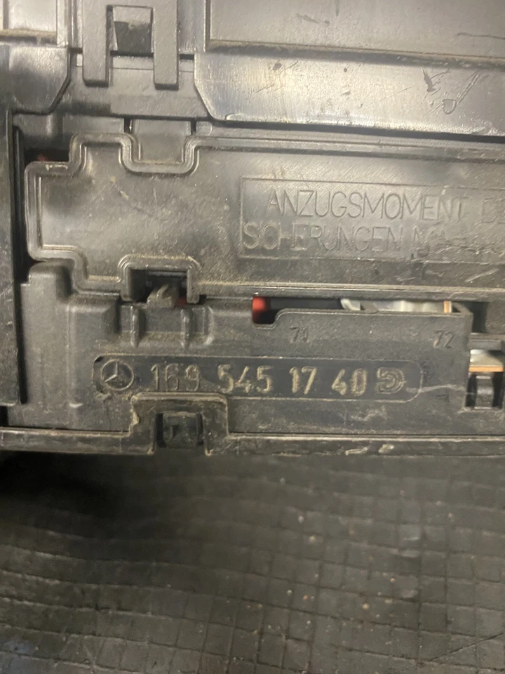 2005 MERCEDES BENZ A CLASS A180 FUSE BOX A1695451740 D13 - Image 2 of 2