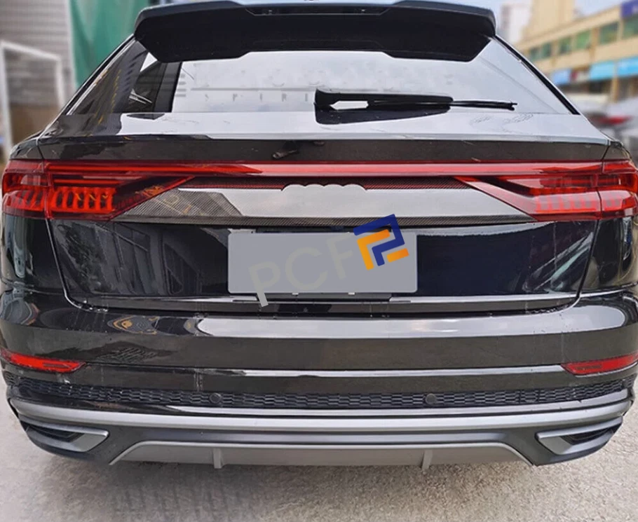 Tapa de fibra de carbono seca para puerta trasera maletero para Audi Q8 SQ8 RSQ8 2019-2023 Foto 2 de 4