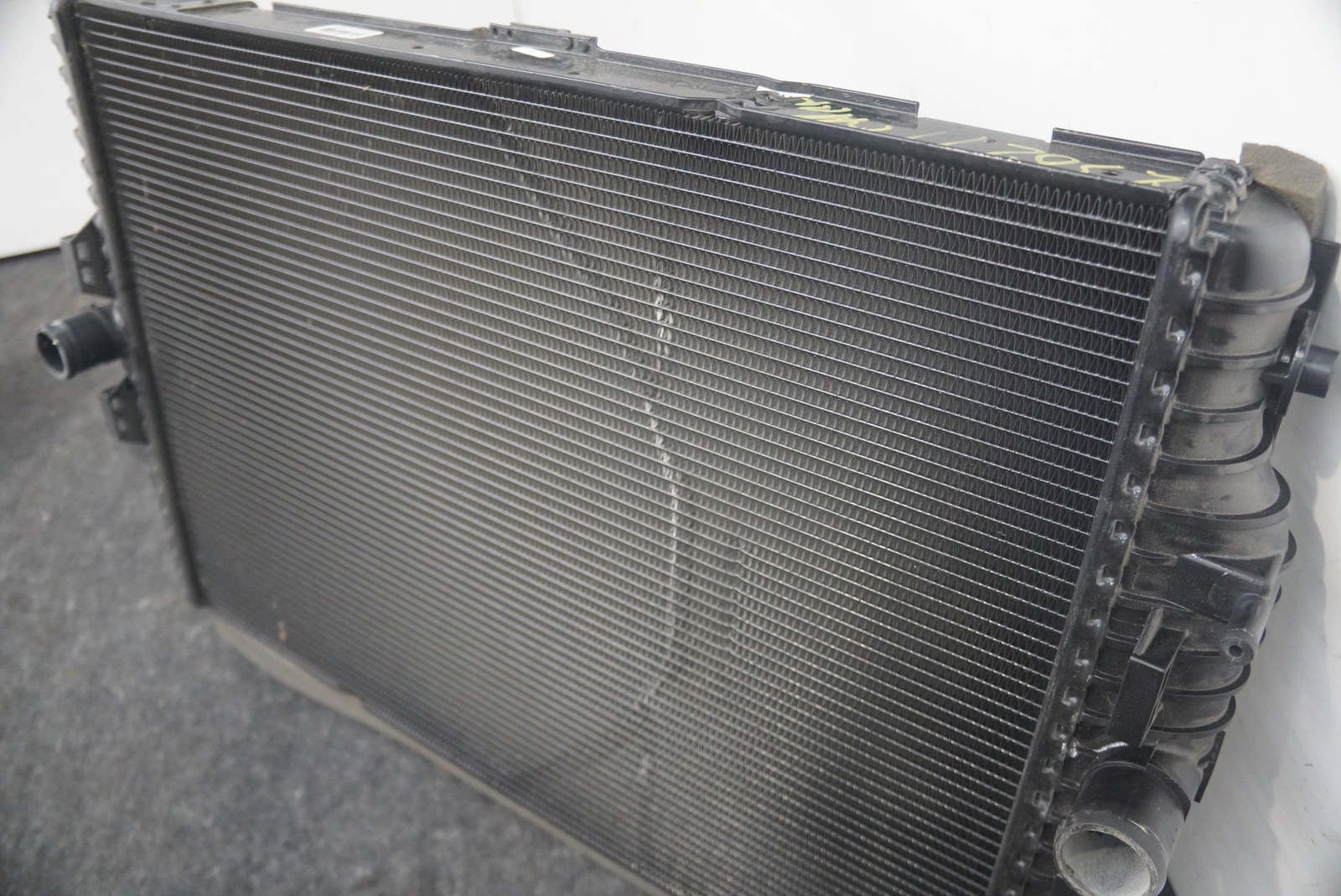 Left Engine Cooling Radiator 11L0359CP OEM McLaren 720S 2020