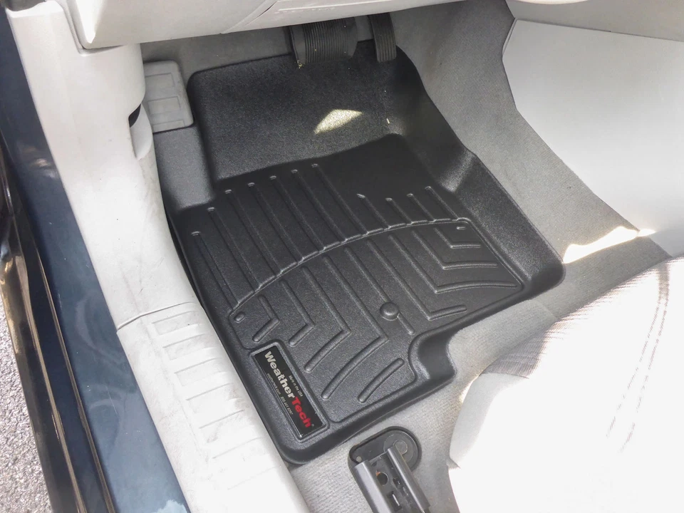WeatherTech 定制脚垫 FloorLiner 适用于 440821 - 第一排 — 第 2/4 张图片