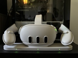 Meta Quest 3 VR Headset White w/ Touch Plus Controllers & Dock and Link Cable