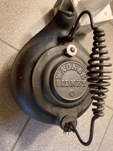 Antique Wagner Cast Iron Tea Pot Kettle (1897-1903) 905