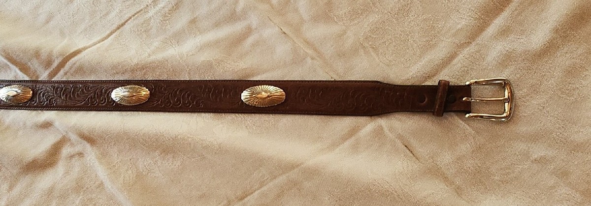 Vintage Justin Top Grain Cowhide Belt Size 42 Buckle on Black