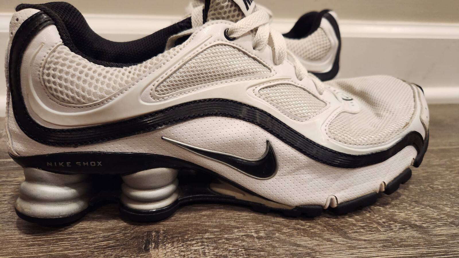 Size 8.5 - Nike Shox Turbo 9 2009 White Black 366410-101 Men's Sneakers image 2